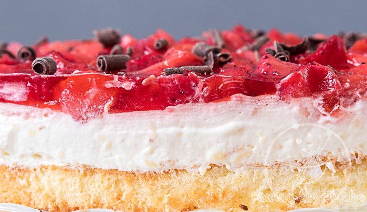 Strawberry Summer Cake With Pudding Cream Recipe
